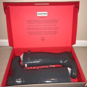 Tall Hunter rain boots, glossy graphite, size 8